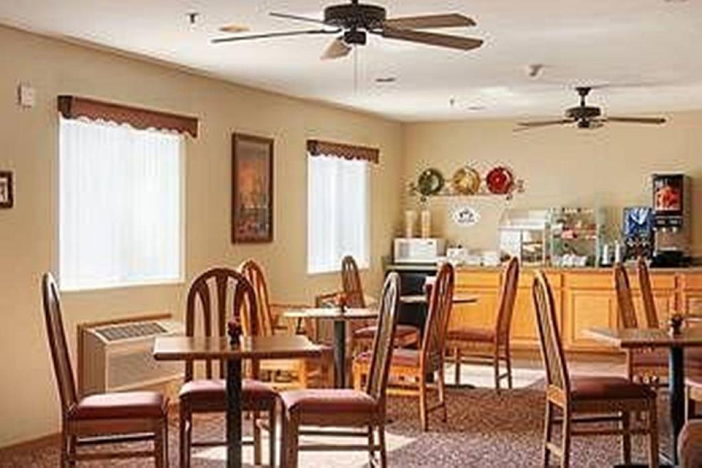 Capri Inn & Suites - Beatrice Restaurant bilde